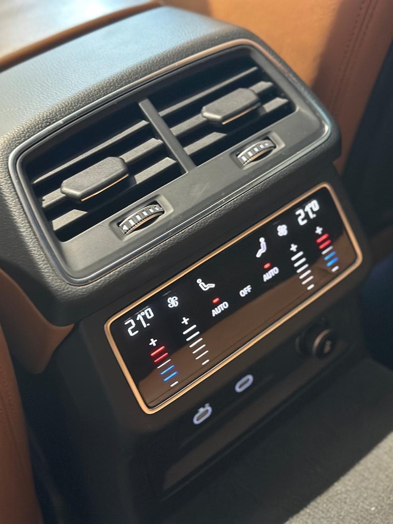 Foto 9 AUDI A6 RS 6 Avant TFSI quattro