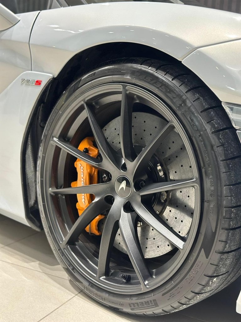 Foto 16 MCLAREN 720S SPIDER