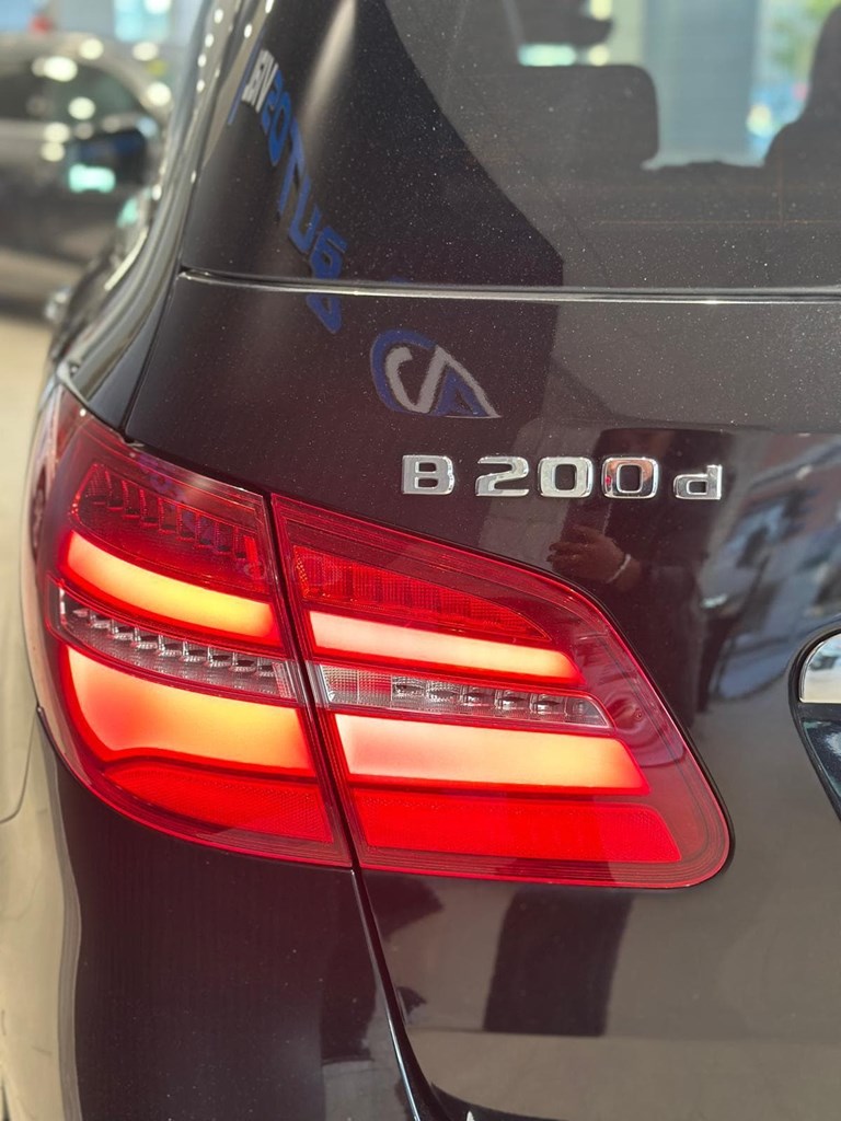 Foto 30 MERCEDES B200d