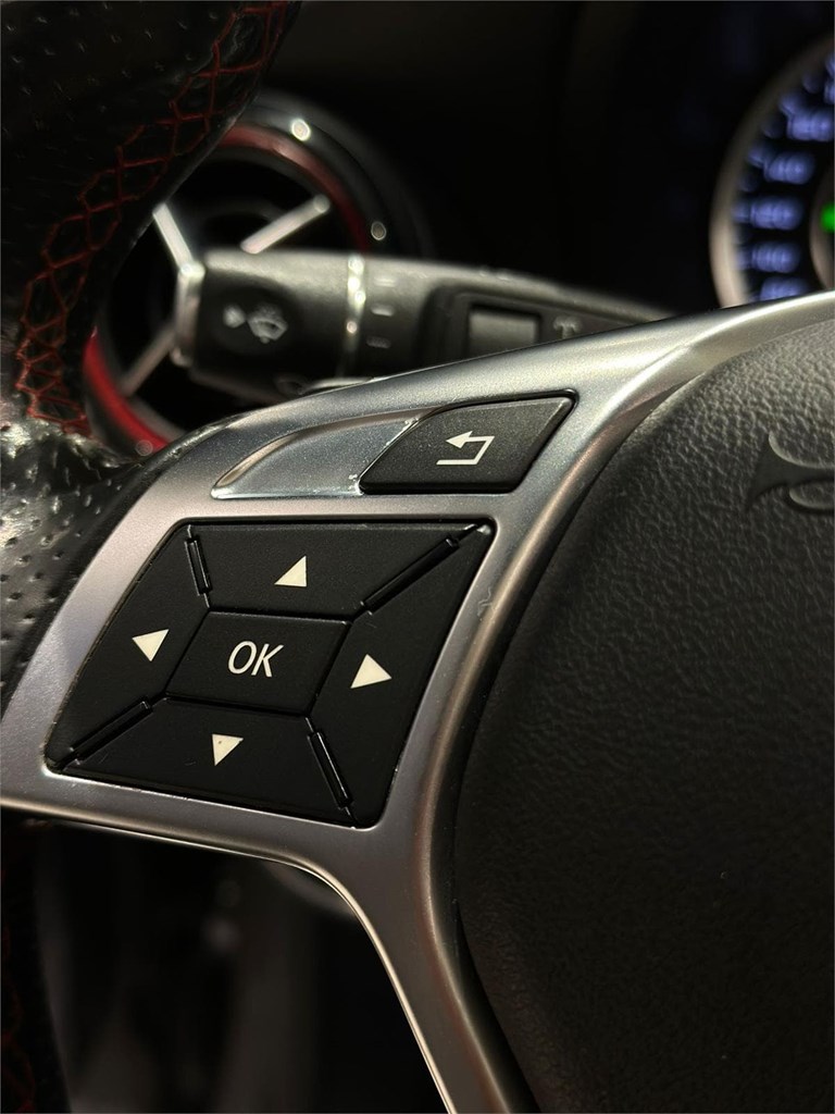 Foto 16 MERCEDES BENZ A45 AMG