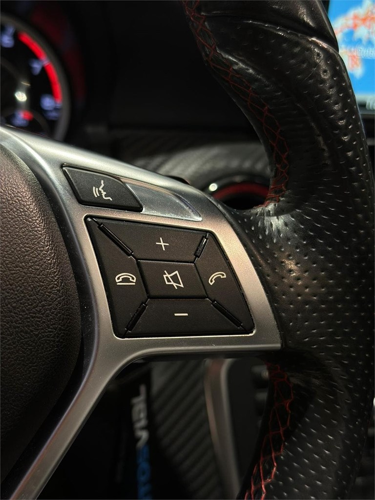 Foto 17 MERCEDES BENZ A45 AMG