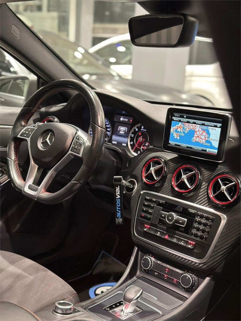 Foto 9 MERCEDES BENZ A45 AMG