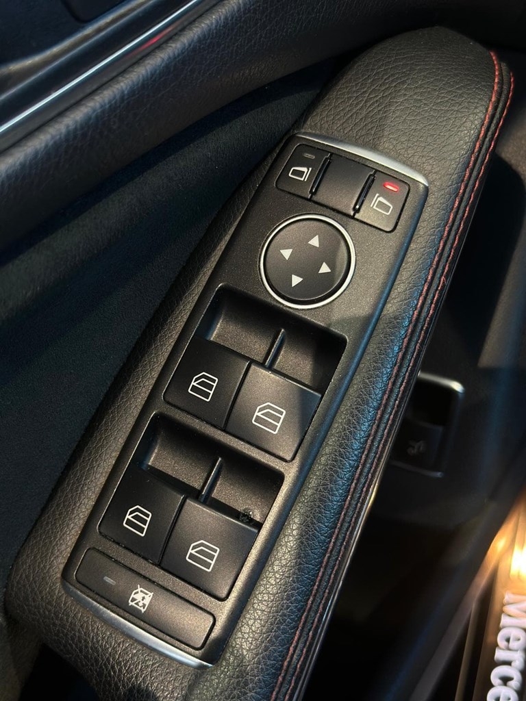 Foto 10 MERCEDES-BENZ Clase CLA  200 d AMG Line Shooting Brake