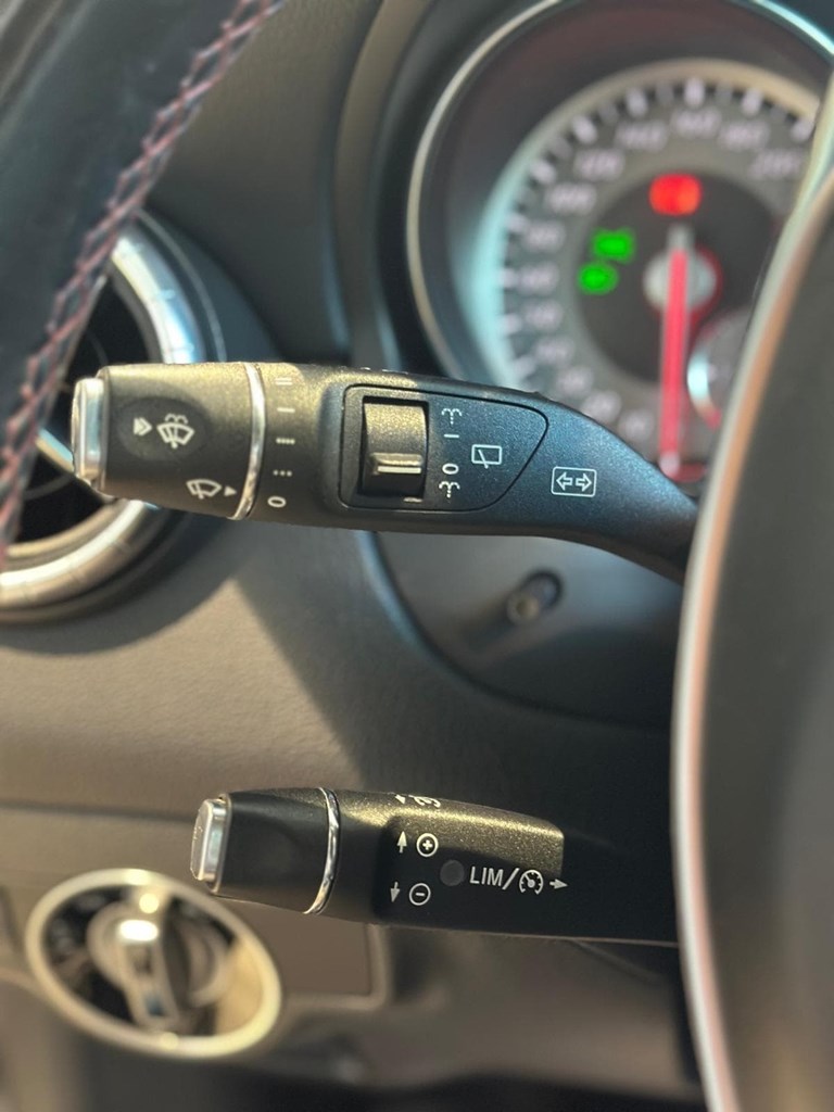 Foto 14 MERCEDES-BENZ Clase CLA  200 d AMG Line Shooting Brake