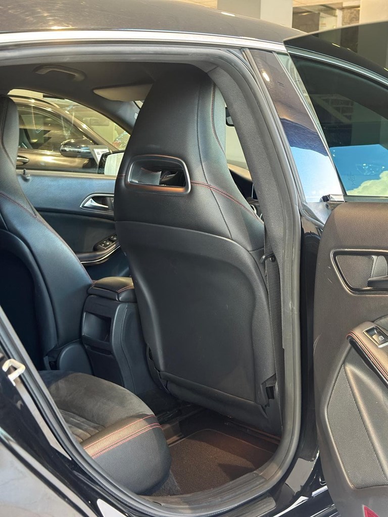 Foto 22 MERCEDES-BENZ Clase CLA  200 d AMG Line Shooting Brake