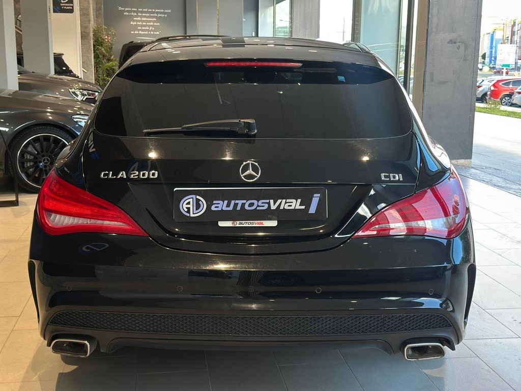 Foto 3 MERCEDES-BENZ Clase CLA  200 d AMG Line Shooting Brake