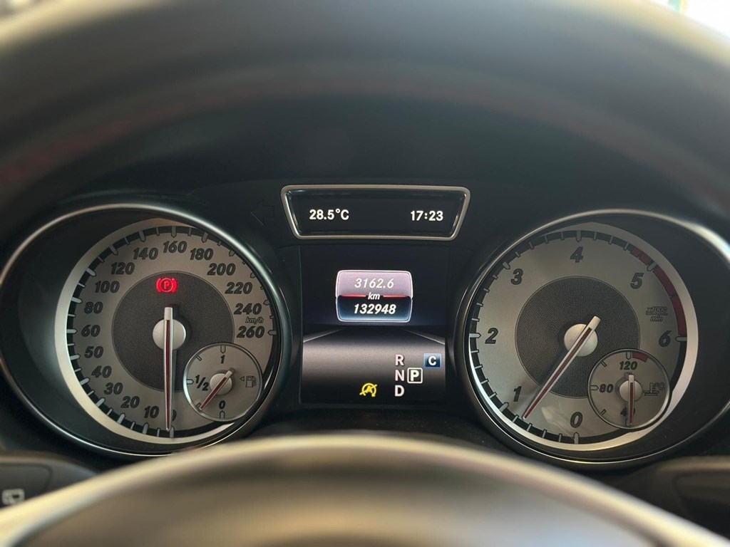 Foto 10 MERCEDES-BENZ Clase GLA 200 d AMG Line