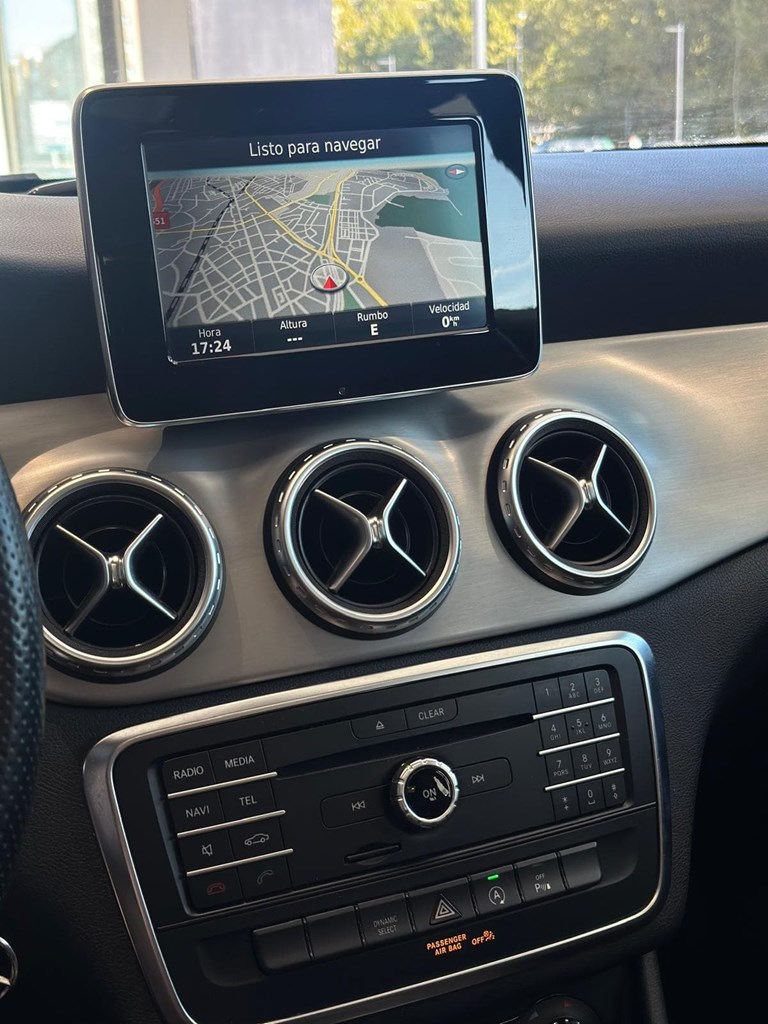 Foto 11 MERCEDES-BENZ Clase GLA 200 d AMG Line