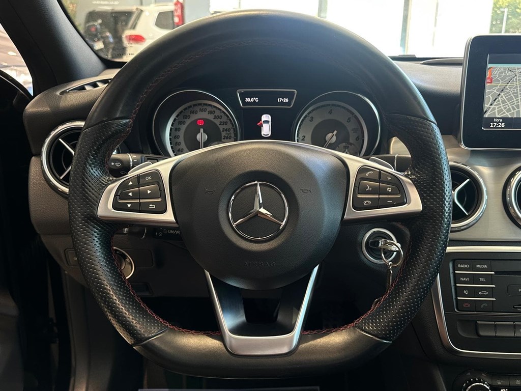 Foto 15 MERCEDES-BENZ Clase GLA 200 d AMG Line