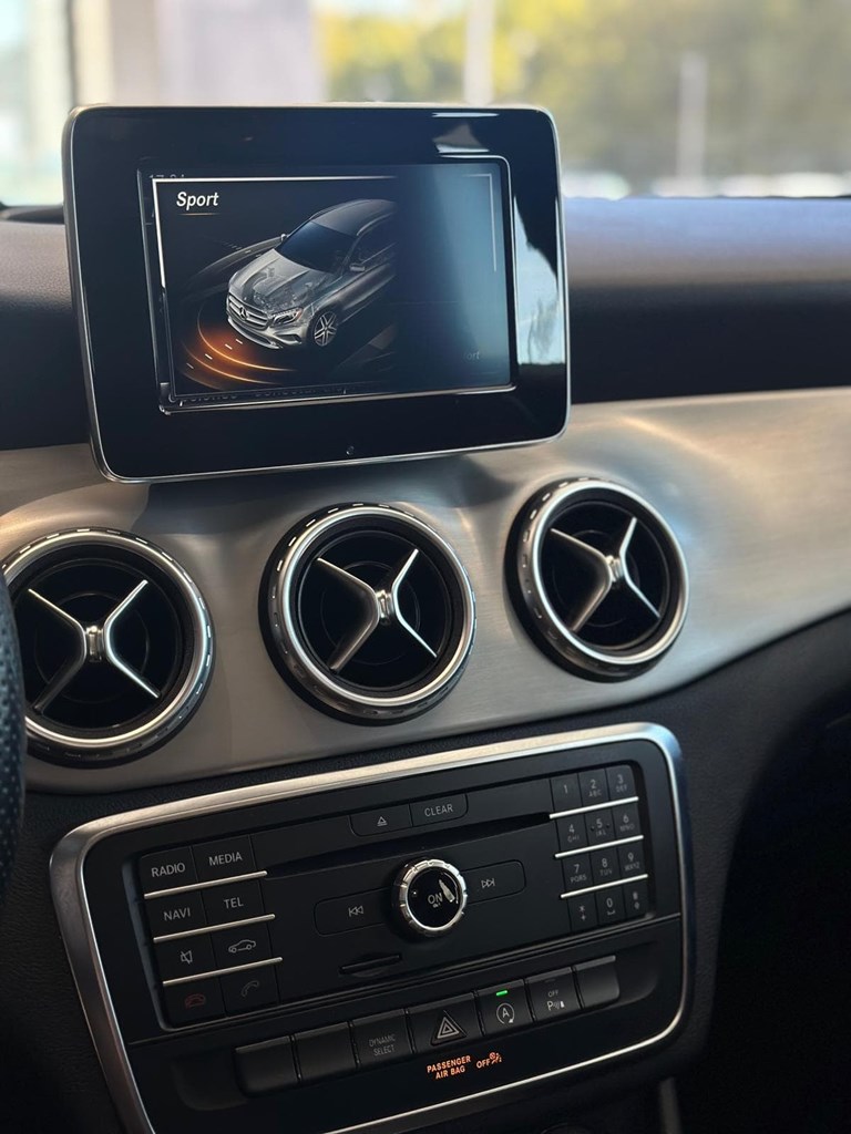 Foto 8 MERCEDES-BENZ Clase GLA 200 d AMG Line