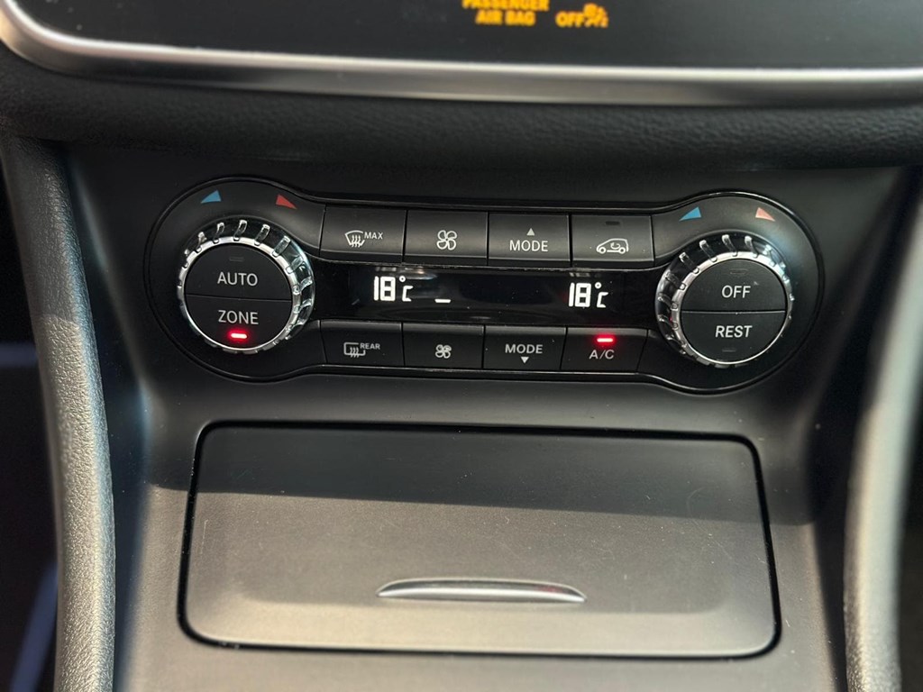 Foto 9 MERCEDES-BENZ Clase GLA 200 d AMG Line