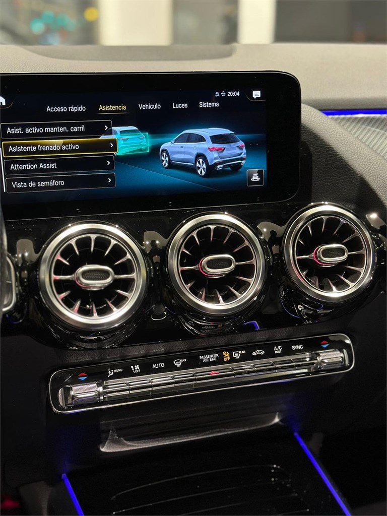 Foto 13 MERCEDES-BENZ GLA 200d AMG Line · 2020