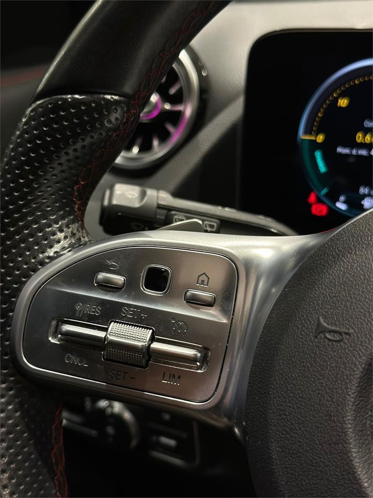 Foto 14 MERCEDES-BENZ GLA 200d AMG Line · 2020