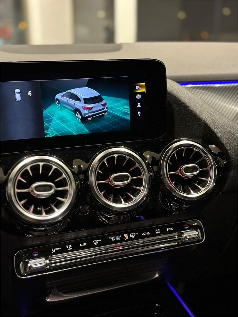 Foto 18 MERCEDES-BENZ GLA 200d AMG Line · 2020