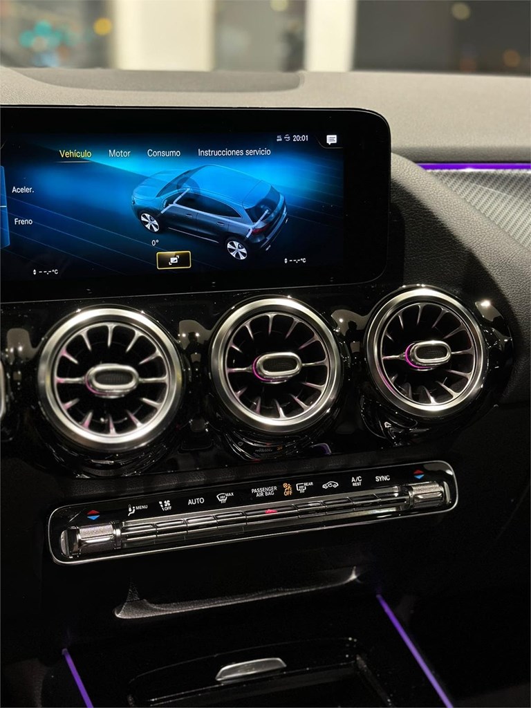 Foto 19 MERCEDES-BENZ GLA 200d AMG Line · 2020