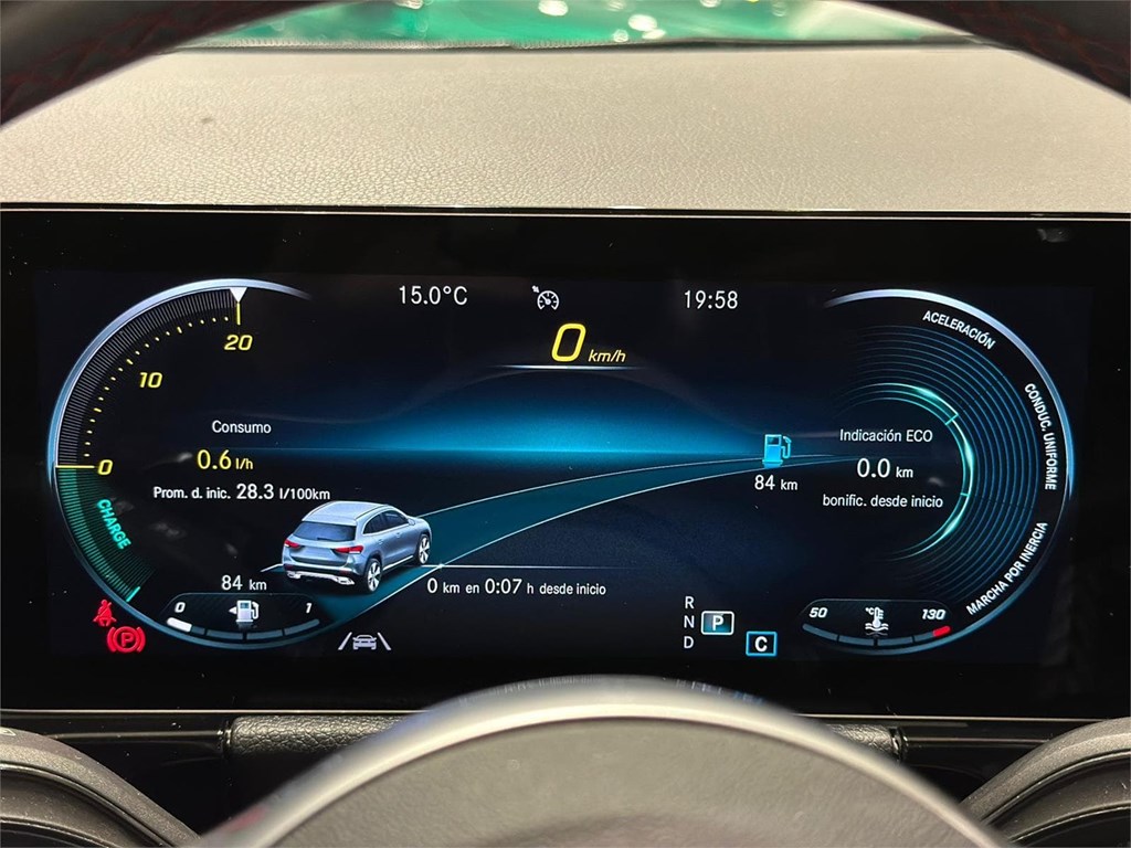 Foto 20 MERCEDES-BENZ GLA 200d AMG Line · 2020