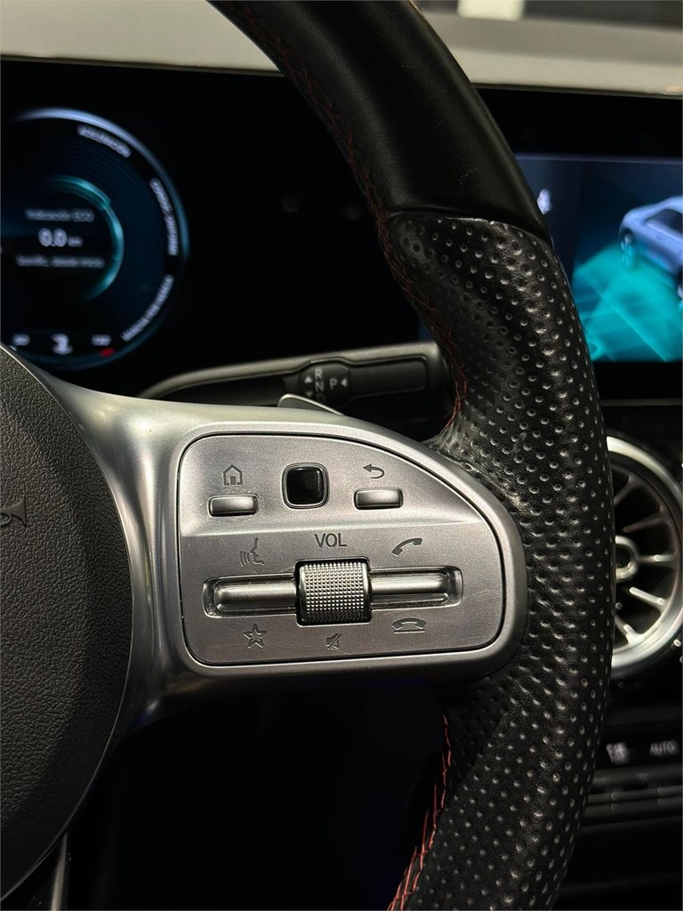 Foto 22 MERCEDES-BENZ GLA 200d AMG Line · 2020