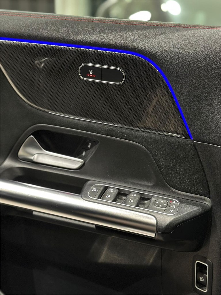 Foto 23 MERCEDES-BENZ GLA 200d AMG Line · 2020