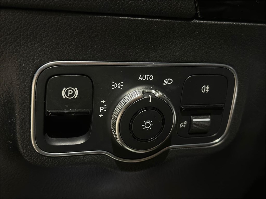 Foto 24 MERCEDES-BENZ GLA 200d AMG Line · 2020