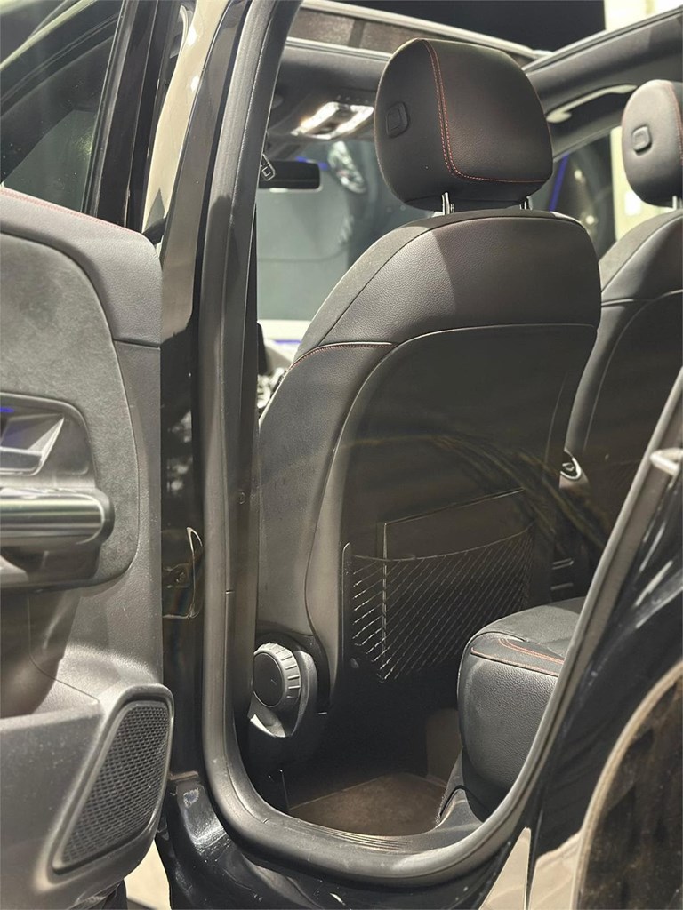 Foto 25 MERCEDES-BENZ GLA 200d AMG Line · 2020