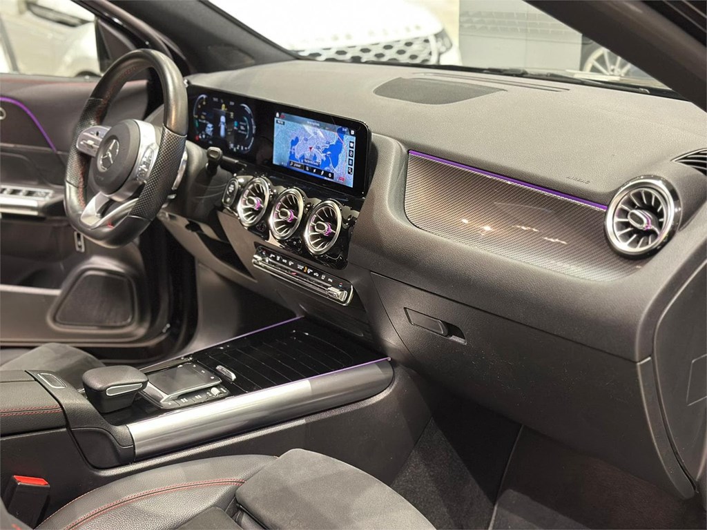 Foto 27 MERCEDES-BENZ GLA 200d AMG Line · 2020