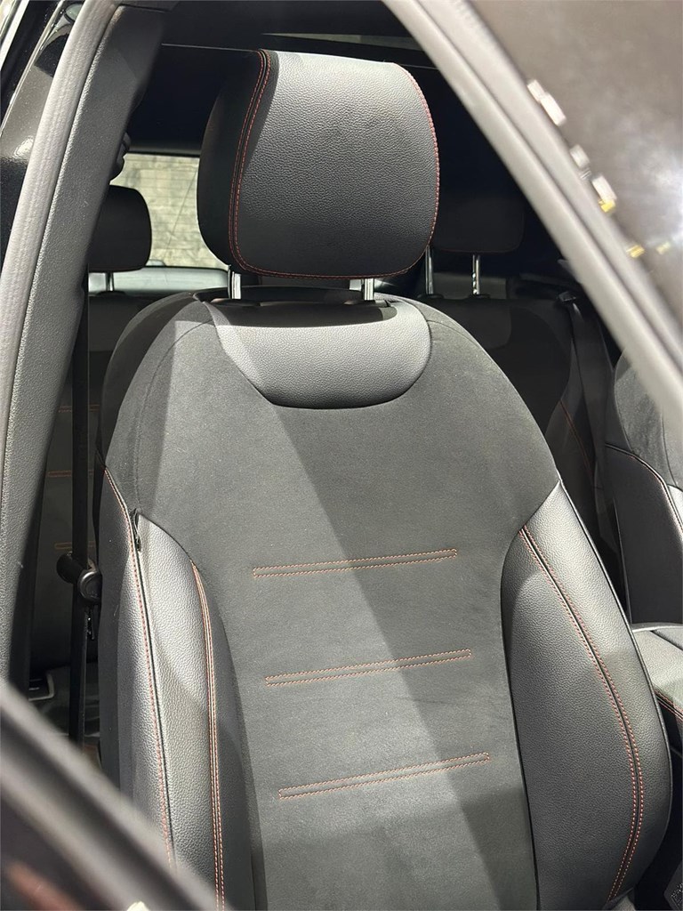 Foto 28 MERCEDES-BENZ GLA 200d AMG Line · 2020