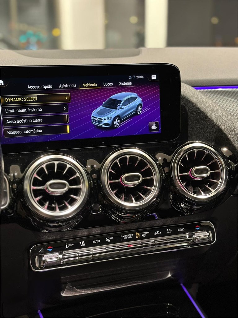 Foto 35 MERCEDES-BENZ GLA 200d AMG Line · 2020