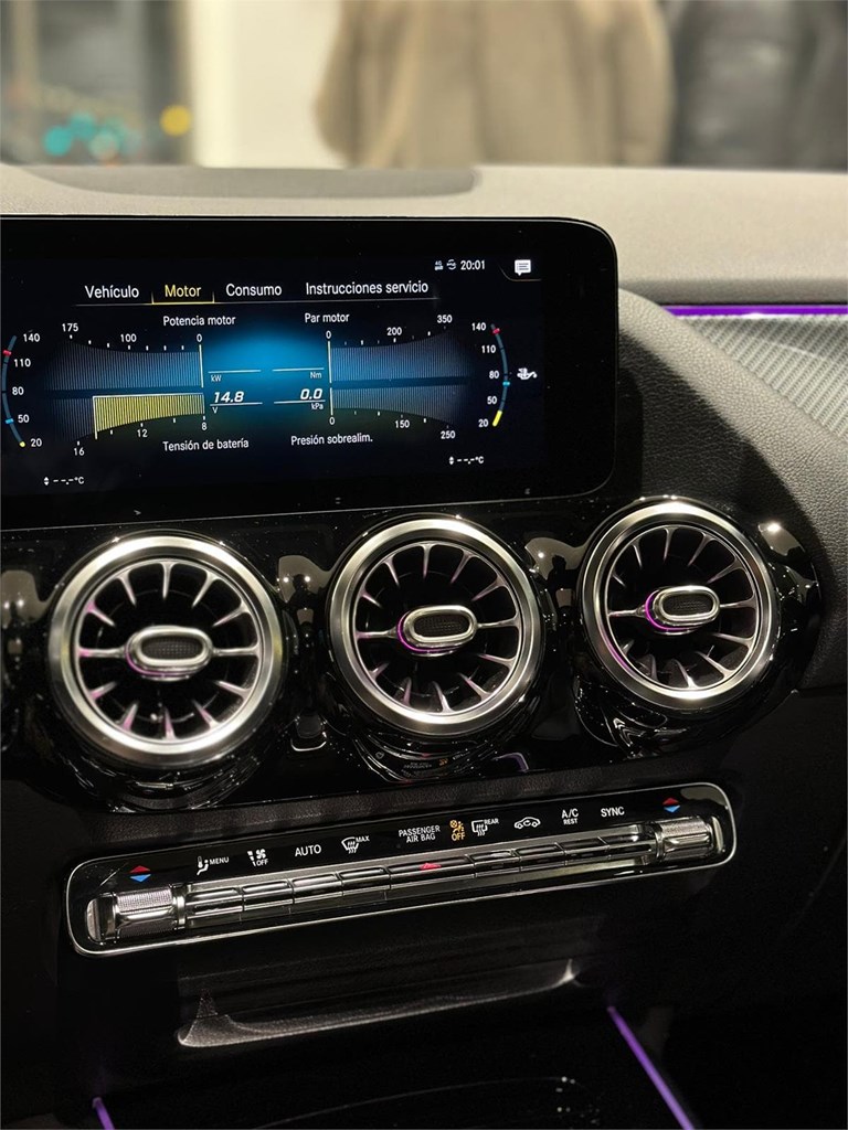 Foto 37 MERCEDES-BENZ GLA 200d AMG Line · 2020