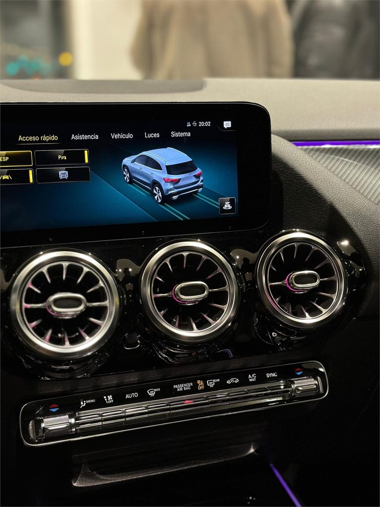 Foto 39 MERCEDES-BENZ GLA 200d AMG Line · 2020