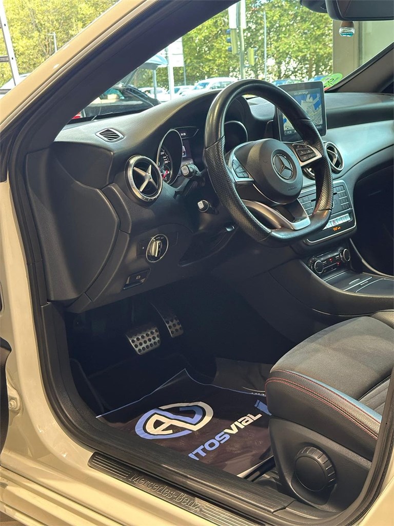 Foto 15 MERCEDES CLA 200d SHOOTING BRAKE AMG