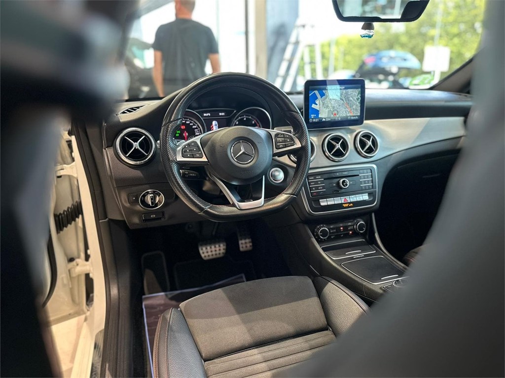 Foto 16 MERCEDES CLA 200d SHOOTING BRAKE AMG