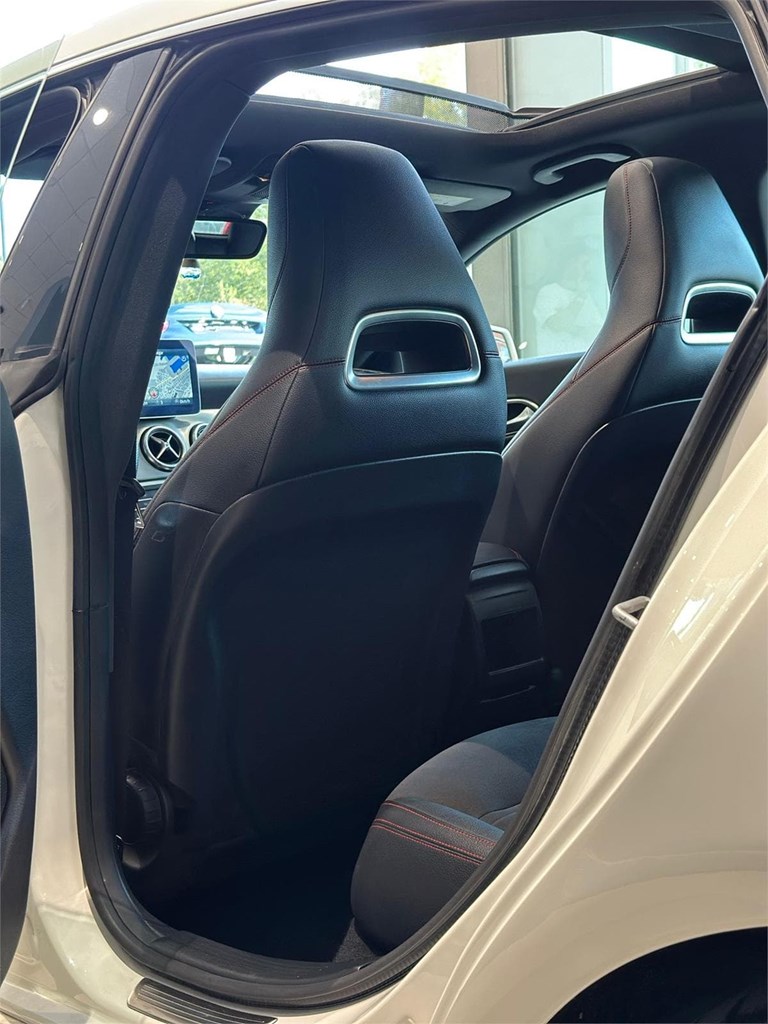 Foto 21 MERCEDES CLA 200d SHOOTING BRAKE AMG