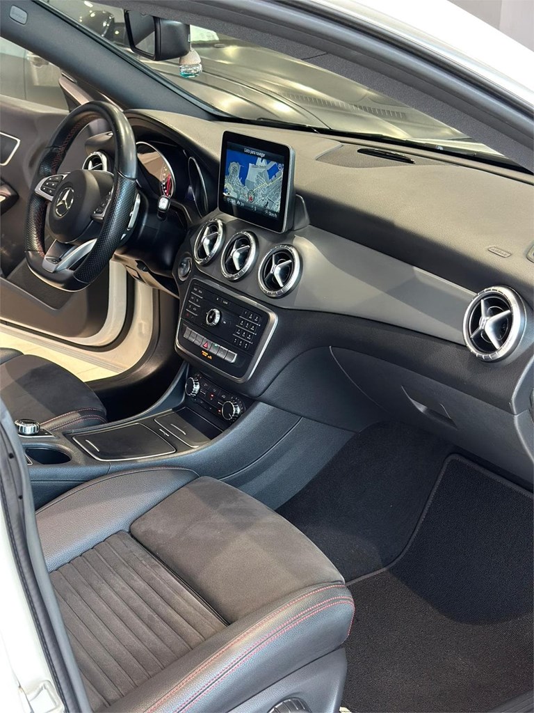 Foto 25 MERCEDES CLA 200d SHOOTING BRAKE AMG