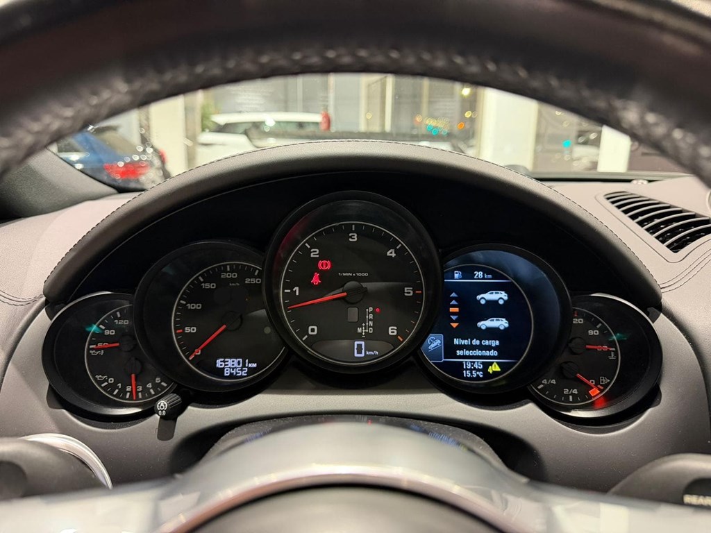 Foto 18  PORSCHE CAYENNE 3.0 DIESEL PLATINUM EDITION 