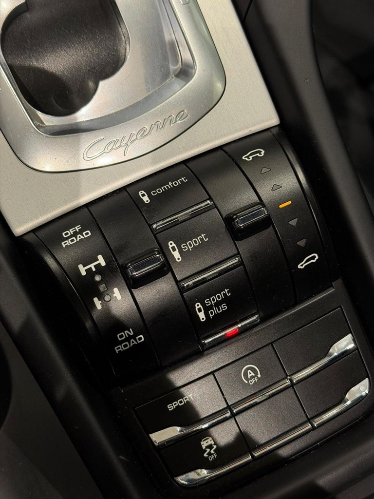 Foto 22  PORSCHE CAYENNE 3.0 DIESEL PLATINUM EDITION 