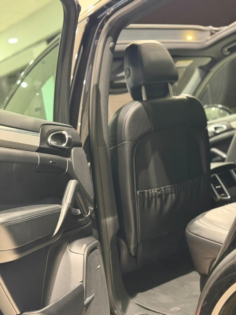 Foto 31  PORSCHE CAYENNE 3.0 DIESEL PLATINUM EDITION 