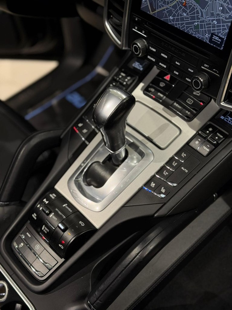 Foto 39  PORSCHE CAYENNE 3.0 DIESEL PLATINUM EDITION 