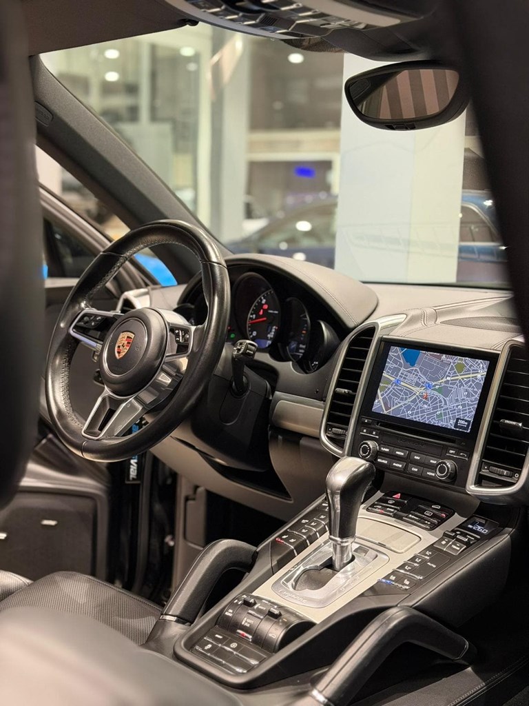 Foto 41  PORSCHE CAYENNE 3.0 DIESEL PLATINUM EDITION 