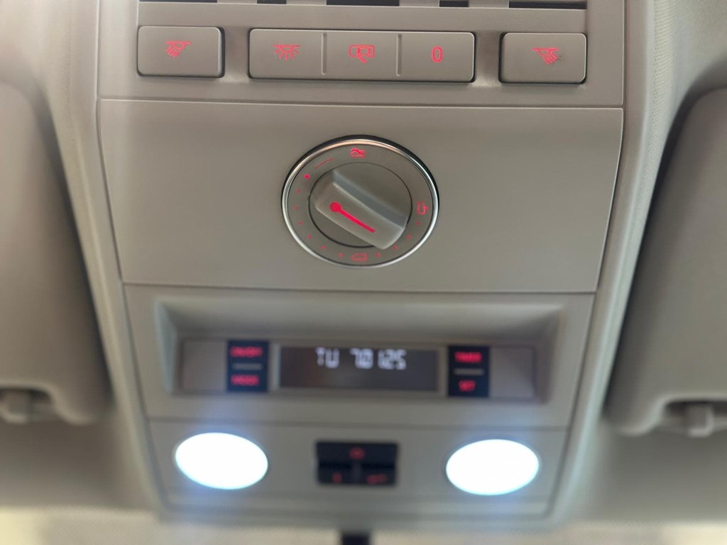 Foto 15  VOLKSWAGEN MULTIVAN DSG  