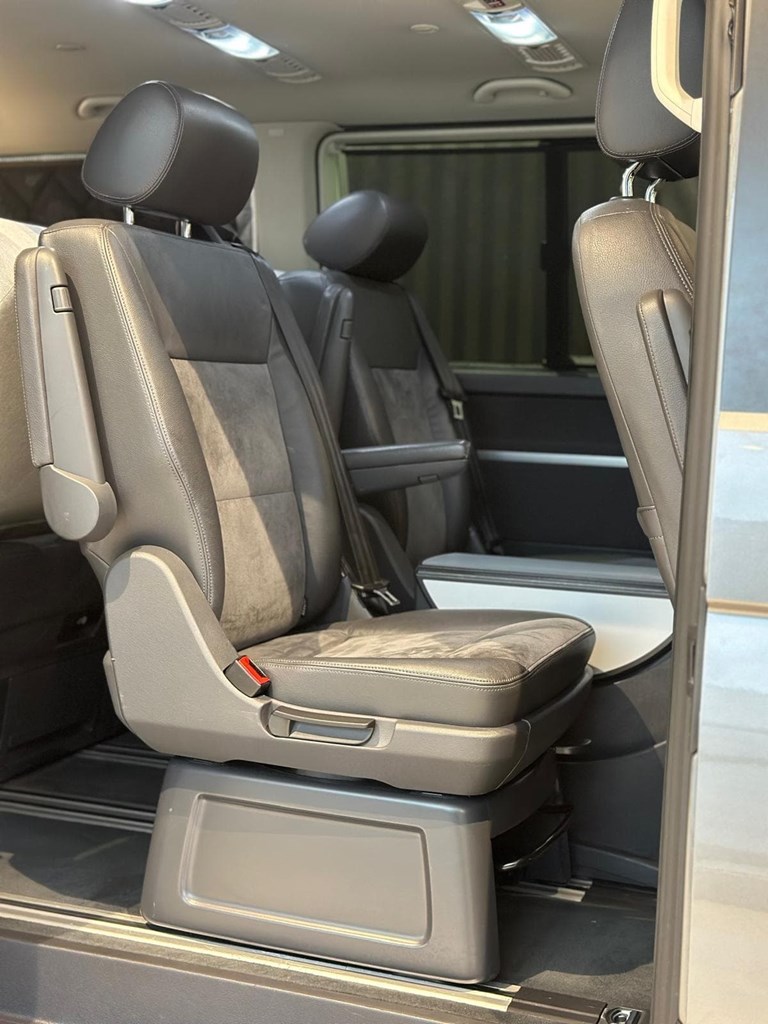 Foto 25  VOLKSWAGEN MULTIVAN DSG  