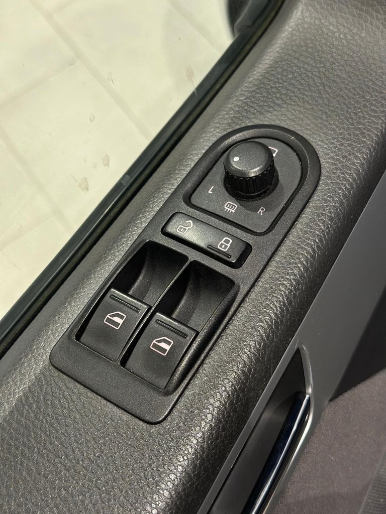 Foto 8  VOLKSWAGEN MULTIVAN DSG  