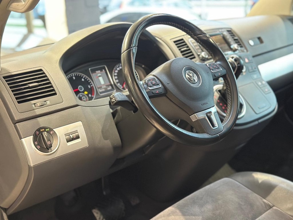 Foto 9  VOLKSWAGEN MULTIVAN DSG  