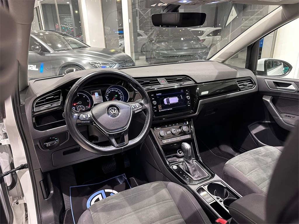 Foto 10 Volkswagen Touran 2.0 TDI 150 CV DSG | R-Line Exterior | 05/2020