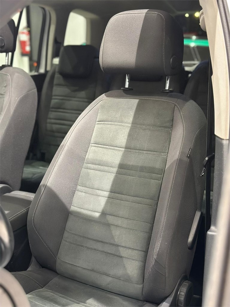 Foto 11 Volkswagen Touran 2.0 TDI 150 CV DSG | R-Line Exterior | 05/2020