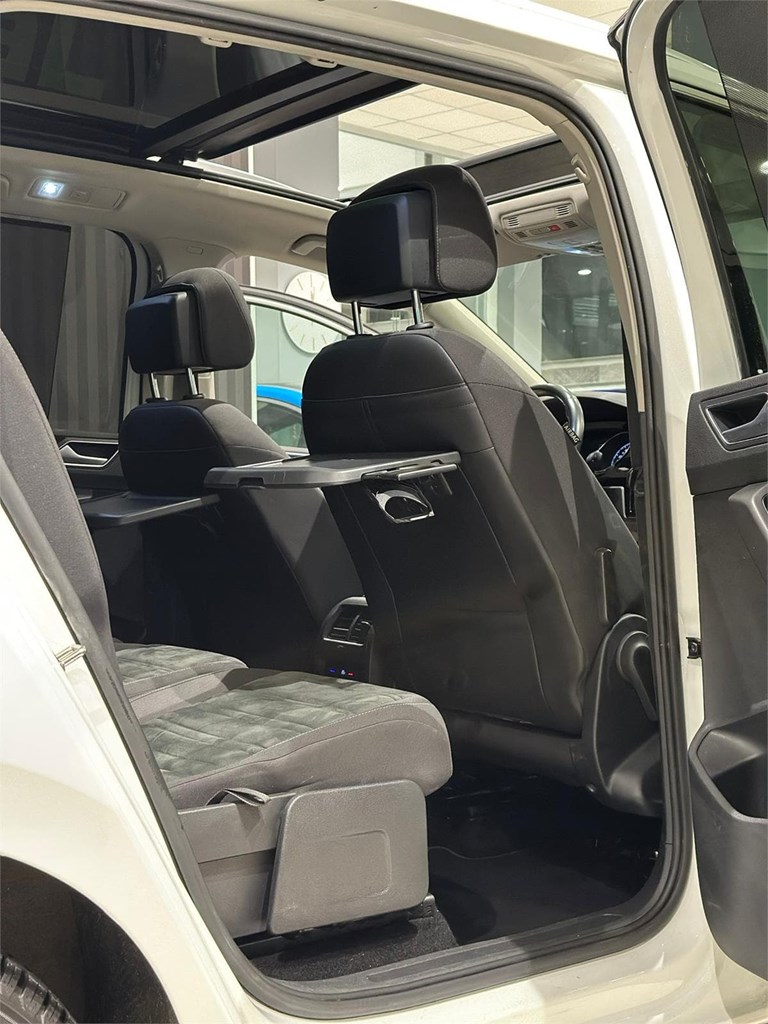 Foto 12 Volkswagen Touran 2.0 TDI 150 CV DSG | R-Line Exterior | 05/2020