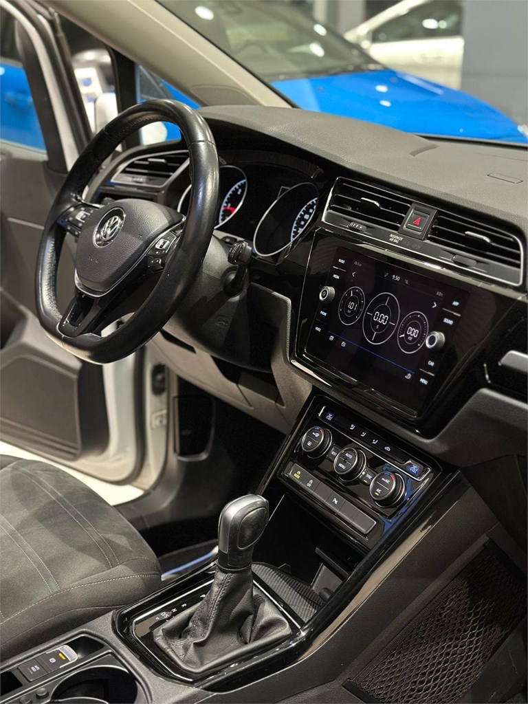 Foto 16 Volkswagen Touran 2.0 TDI 150 CV DSG | R-Line Exterior | 05/2020