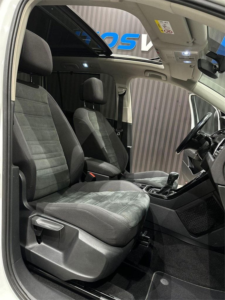 Foto 17 Volkswagen Touran 2.0 TDI 150 CV DSG | R-Line Exterior | 05/2020