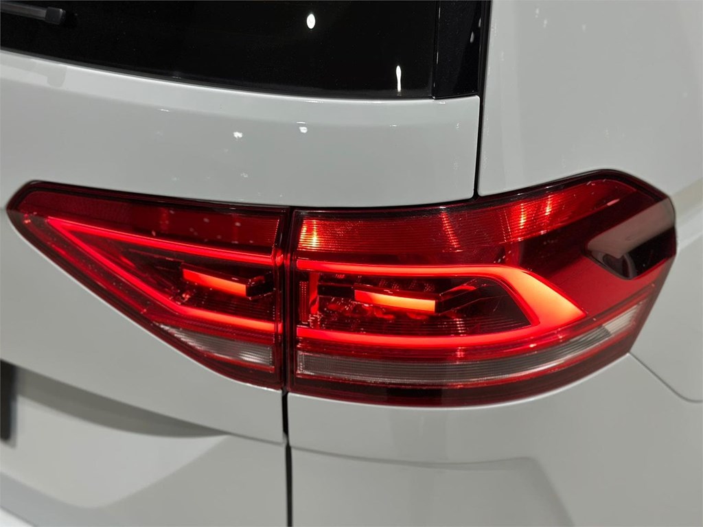 Foto 6 Volkswagen Touran 2.0 TDI 150 CV DSG | R-Line Exterior | 05/2020