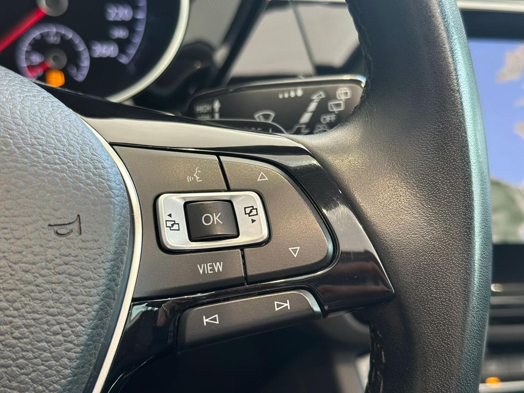 Foto 10 VOLKSWAGEN Touran Business 2.0 TDI DSG