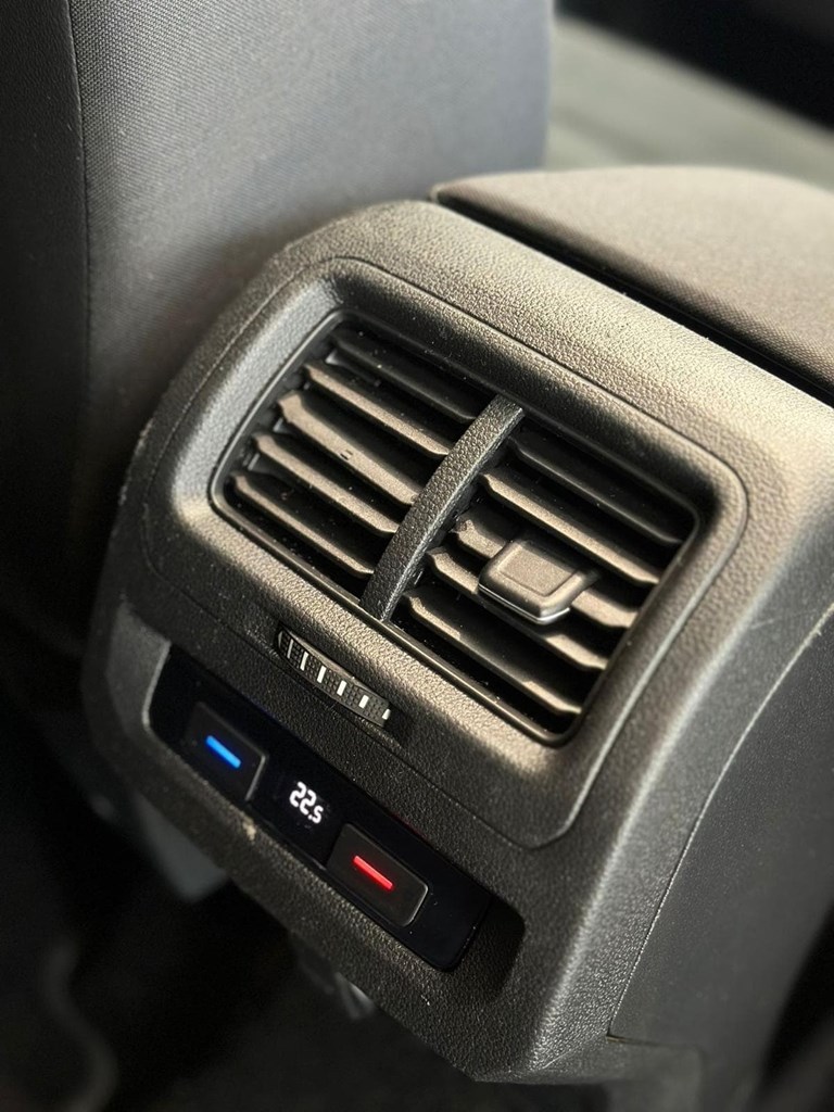 Foto 22 VOLKSWAGEN Touran Business 2.0 TDI DSG